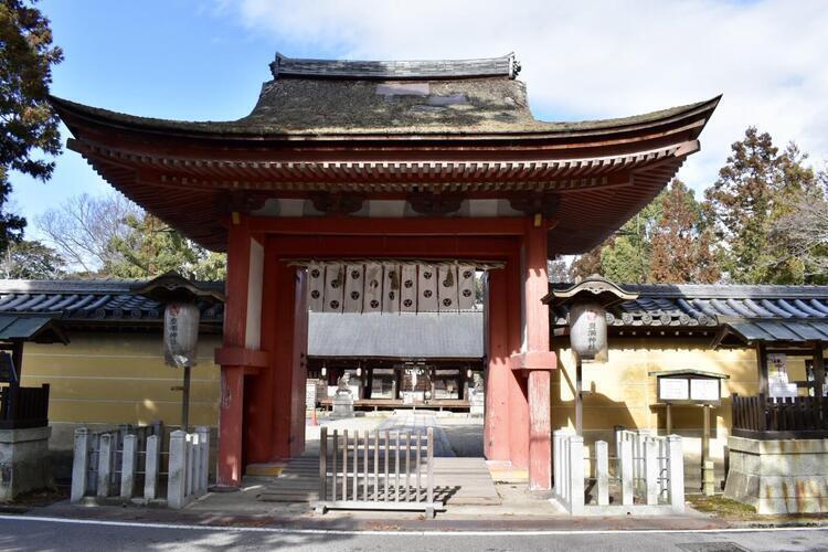 豊満神社四脚門