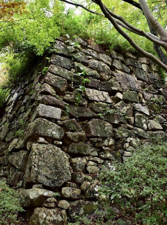 八幡山野面積み