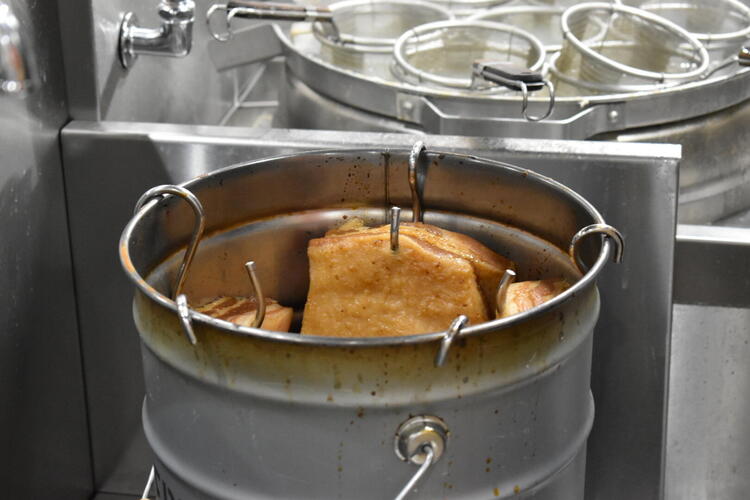 時雨製麺所　チャーシュー吊るし焼き