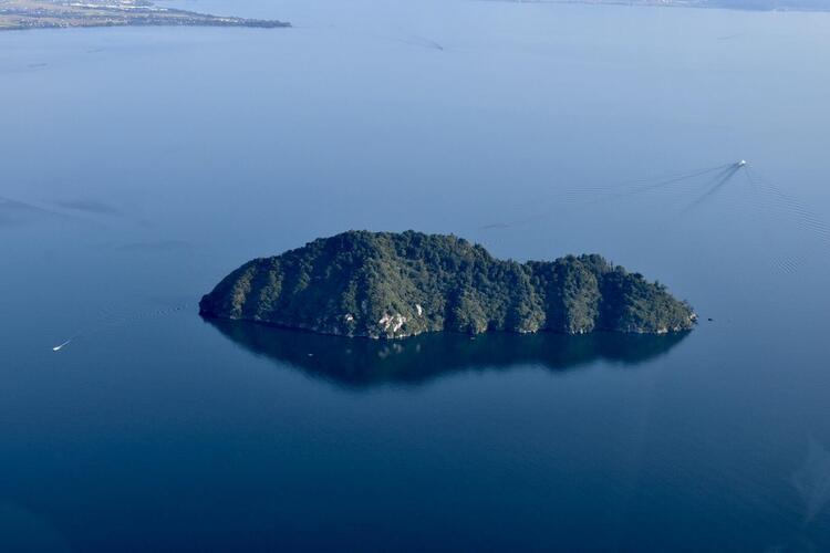 空撮竹生島