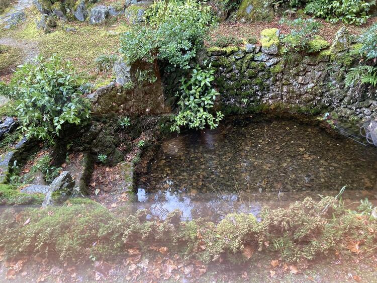 青岸寺　降り式井戸（つくばい）