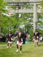奴振り—山津照神社の武家奴振り