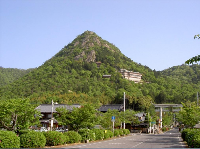 太郎坊宮（阿賀神社）