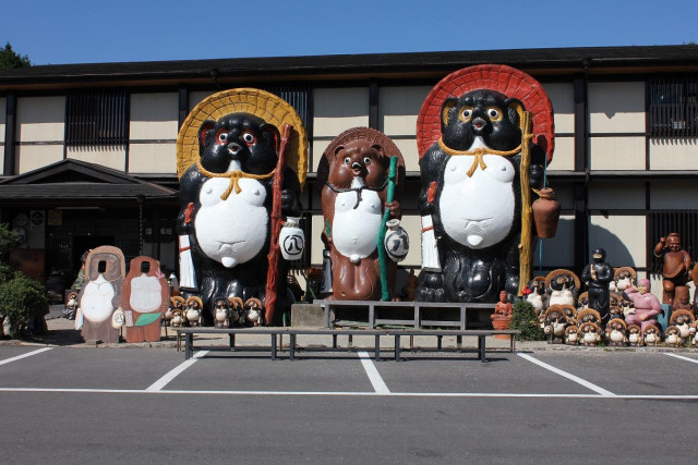 滋賀県信楽焼きのタヌキです。 【公式通販】